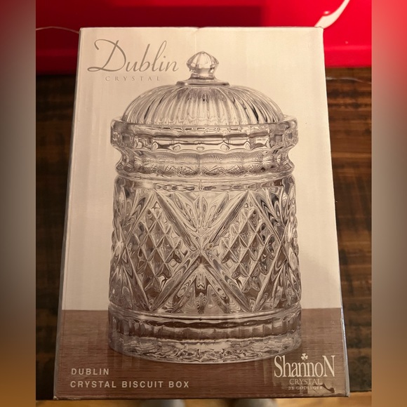 Crystal biscuit box - Picture 1 of 9